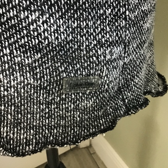 Calvin Klein Quick Dry Performance Sweatshirt - Picture 6 of 8